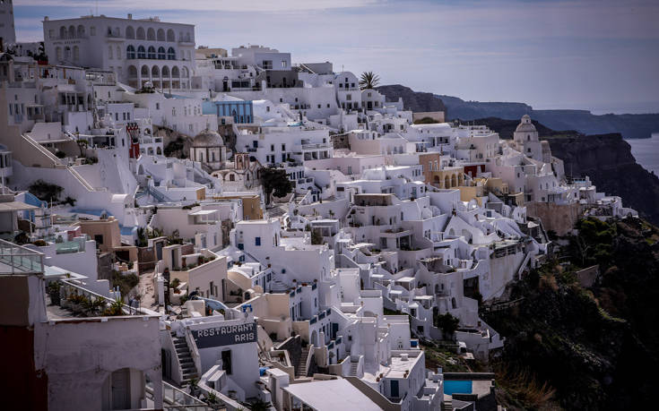 Λουκέτο σε γνωστό μαγαζί της Σαντορίνης από την ΑΑΔΕ