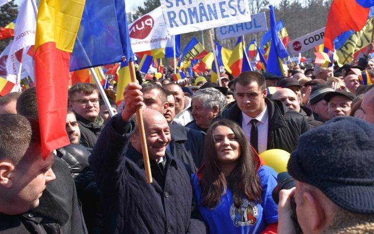 Μεγάλη διαδήλωση υπέρ της ένωσης με τη Ρουμανία στη Μολδαβία