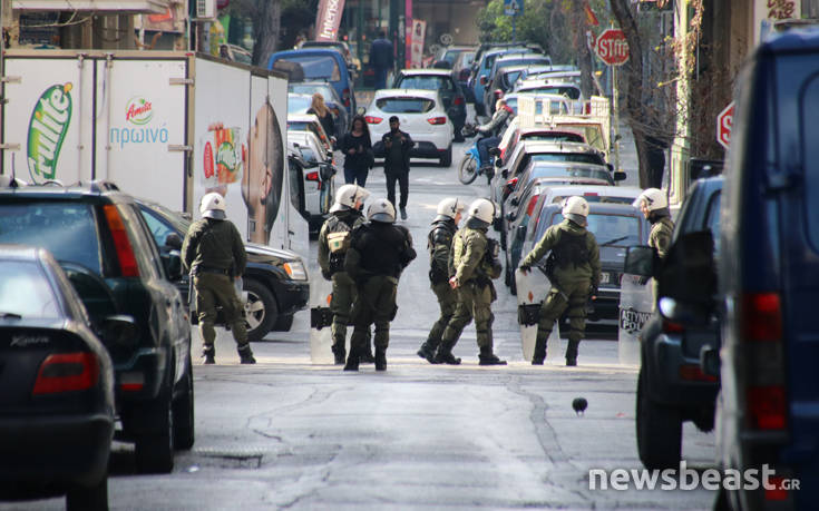 Η επιχείρηση της Αστυνομίας στην κατάληψη στην οδό Ζαΐμη
