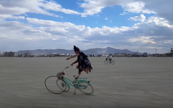 Δεν είναι εύκολο να κινείσαι στις δύο ρόδες