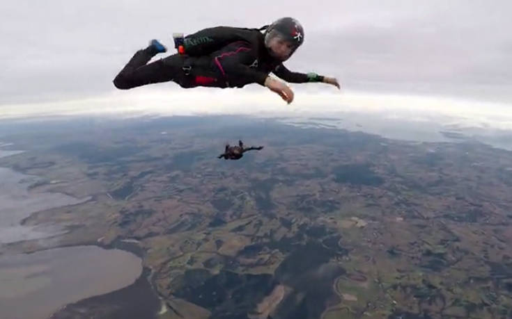 Μετά από 6 χιλιάδες πτώσεις έκανε την τέλεια προσγείωση