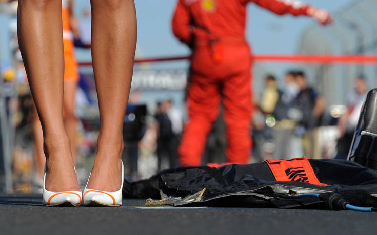 Η λαμπερή ιστορία των grid girls από το ’60 μέχρι την κατάργησή τους