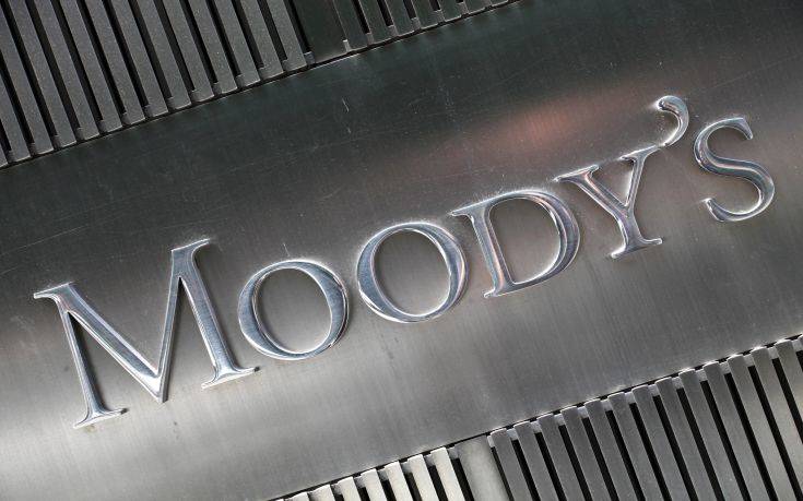 Moody&#8217;s: Θετικό πιστωτικά γεγονός η χαλάρωση των capital controls