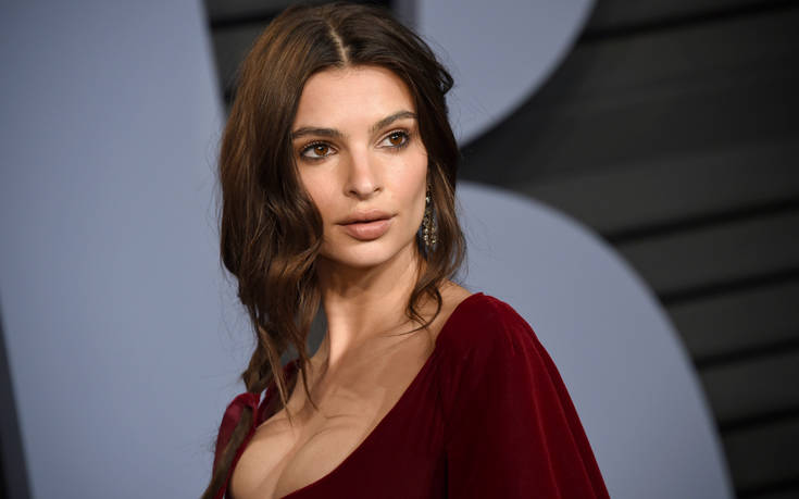 Η Emily Ratajkowski ποζάρει γυμνή στο φακό του συζύγου της