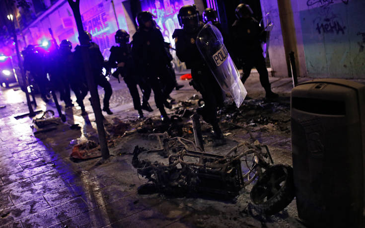 Νύχτα συμπλοκών στη Μαδρίτη μεταξύ μεταναστών και αστυνομίας