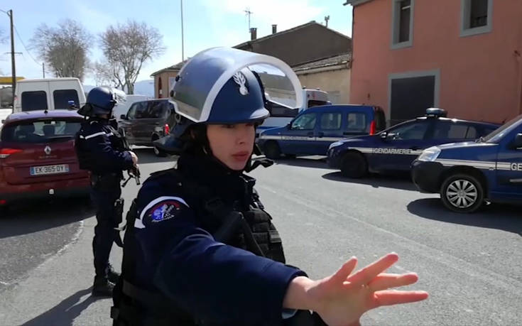 Οδηγός έπεσε με το αυτοκίνητό του πάνε σε τέμενος στη Γαλλία