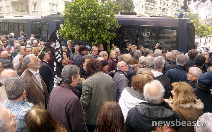 Μπήκε στο Μαξίμου αντιπροσωπεία των εργαζόμενων της Εθνικής Τράπεζας