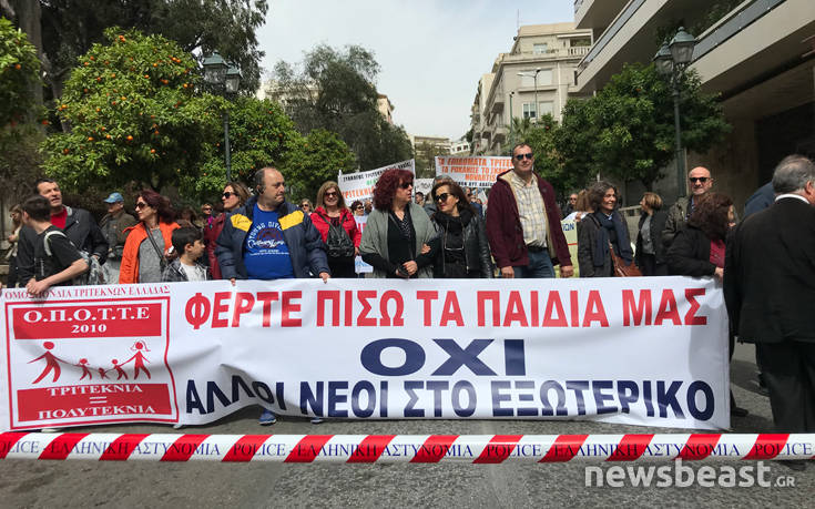 Οι τρίτεκνοι έφτασαν στο Μέγαρο Μαξίμου