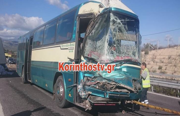 Σύγκρουση λεωφορείου των ΚΤΕΛ με φορτηγό στην εθνική οδό Κορίνθου &#8211; Τριπόλεως