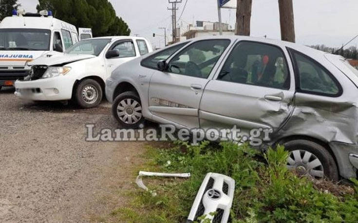 Τροχαίο στη Λαμία, τρία άτομα στο νοσοκομείο