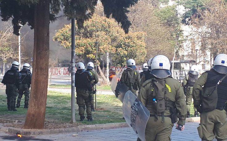Επεισόδια στην πορεία των αντιεξουσιαστών στη Θεσσαλονίκη