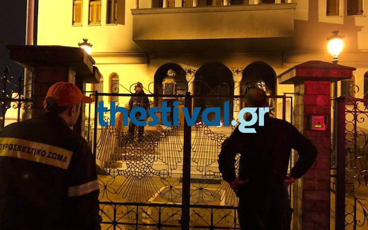 Επίθεση με γκαζάκια στα γραφεία της Μητρόπολης Νεαπόλεως στη Θεσσαλονίκη