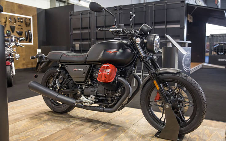 Νέα Moto Guzzi V7 III Carbon