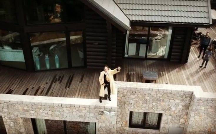 To βίντεο από drone του Ηλία Ψινάκη σε σαλέ στον Παρνασσό