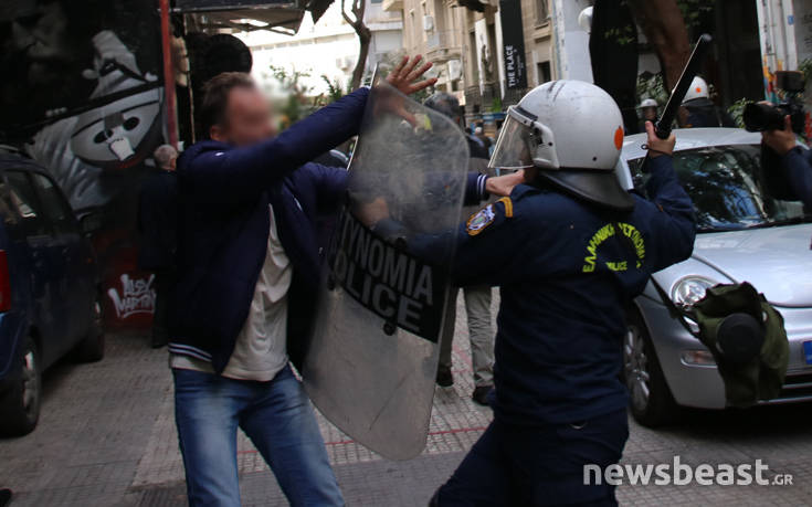 Ξύλο, προσαγωγές και τραυματισμοί στα Εξάρχεια