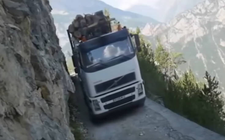 Οδηγοί φορτηγών δείχνουν την εμπειρία τους σε δύσκολες καταστάσεις