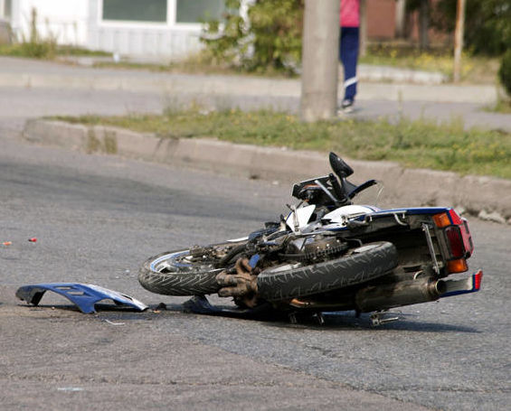 Έκανε όπισθεν και συγκρούστηκε με μηχανή, τραυματίστηκε σοβαρά ο δικυκλιστής