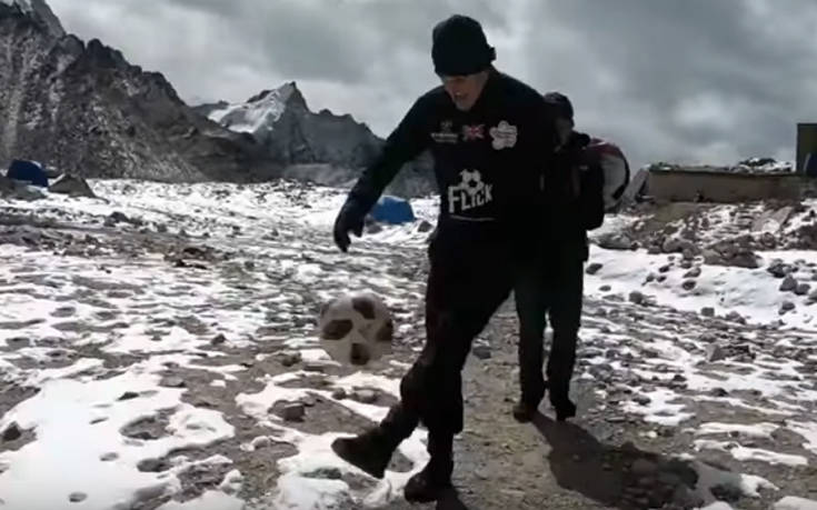 Ποδοσφαιρικά κόλπα ανεβαίνοντας στο Έβερεστ