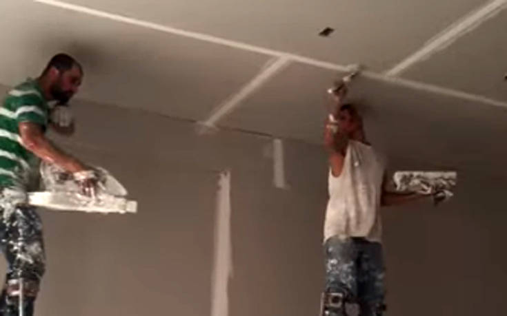 Εργάτες-ξυλοπόδαροι σε οικοδομή!