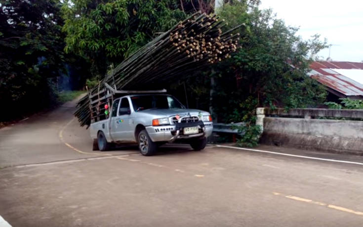Μάλλον παραφόρτωσε το αυτοκίνητό του