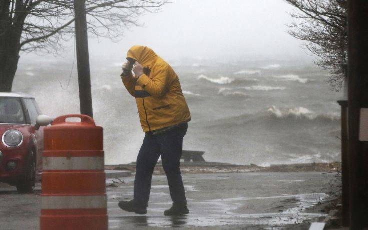 Σε κλοιό κακοκαιρίας με χιόνια και πλημμύρες η Ανατολική Ακτή των ΗΠΑ