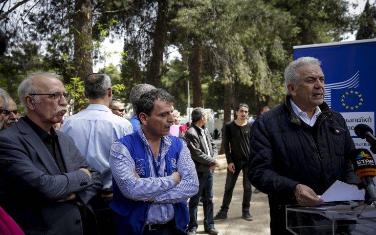 Αβραμόπουλος: Η Κομισιόν θα συνεχίσει να στηρίζει την Ελλάδα στο προσφυγικό ζήτημα