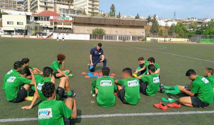 Προσφυγόπουλα στη Θεσσαλονίκη δημιούργησαν την δική τους ποδοσφαιρική ομάδα