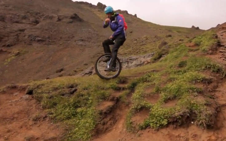 Κατεβαίνοντας βουνά με ένα μονόκυκλο