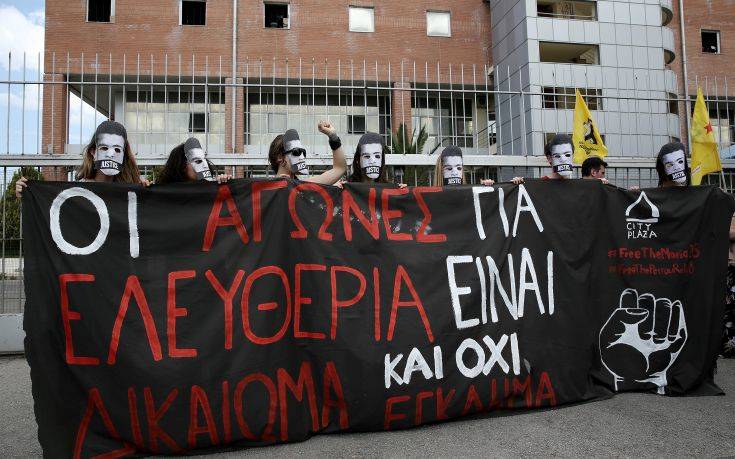 Συγκέντρωση διαμαρτυρίας υπέρ προσφύγων στη Διεύθυνση Αλλοδαπών