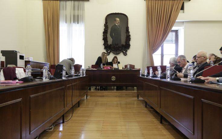 «Προσχηματική η στάση βουλευτών της αντιπολίτευσης στην Επιτροπή Θεσμών»