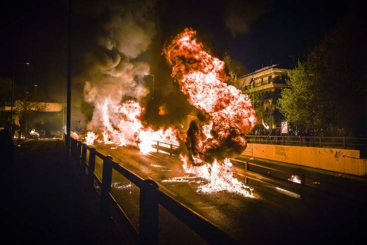 Εκρηκτικό «Χριστός Ανέστη» στο Νέο Κόσμο