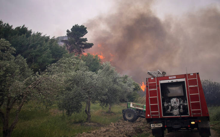 Σε εξέλιξη μεγάλη πυρκαγιά στην Ιεράπετρα