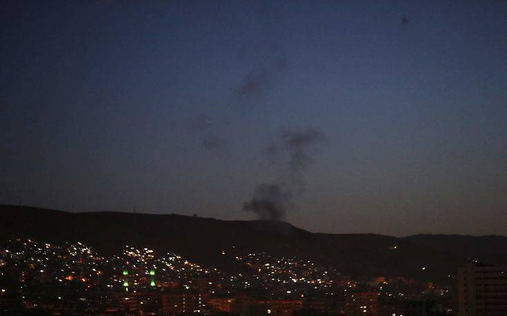Νύχτα βομβαρδισμών κατά θέσεων του στρατού η χθεσινή στη Συρία