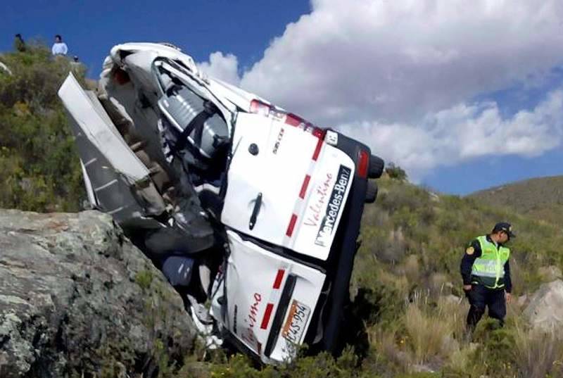 Λεωφορείο με τουρίστες έπεσε σε χαράδρα 20 μέτρων στο Περού