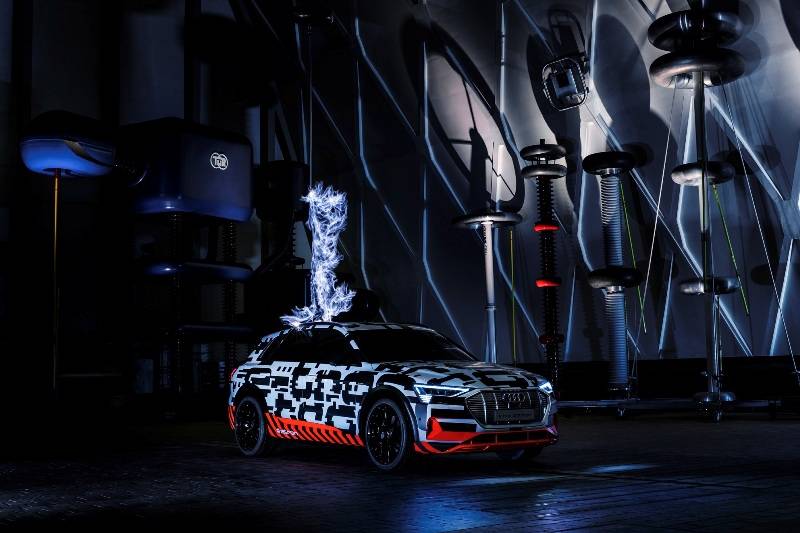 Ένα εντυπωσιακό πείραμα με το Audi e-tron