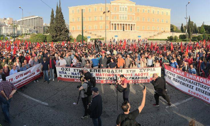 Συγκέντρωση του ΚΚΕ στο Σύνταγμα κατά της επέμβασης στη Συρία