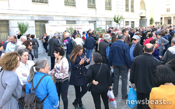 Διαμαρτυρία συνταξιούχων της Εθνικής Τράπεζας για τις επικουρήσεις