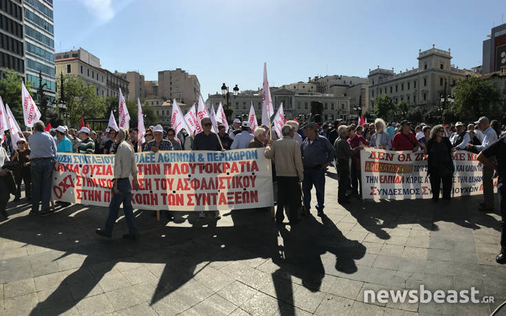 Στην πλατεία Κοτζιά συγκεντρώνονται οι συνταξιούχοι