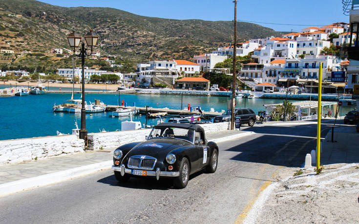 Κλασικές ομορφιές στην καταπράσινη Άνδρο