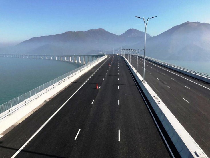 Η μεγαλύτερη θαλάσσια γέφυρα στον κόσμο με μήκος 55 χιλιόμετρα