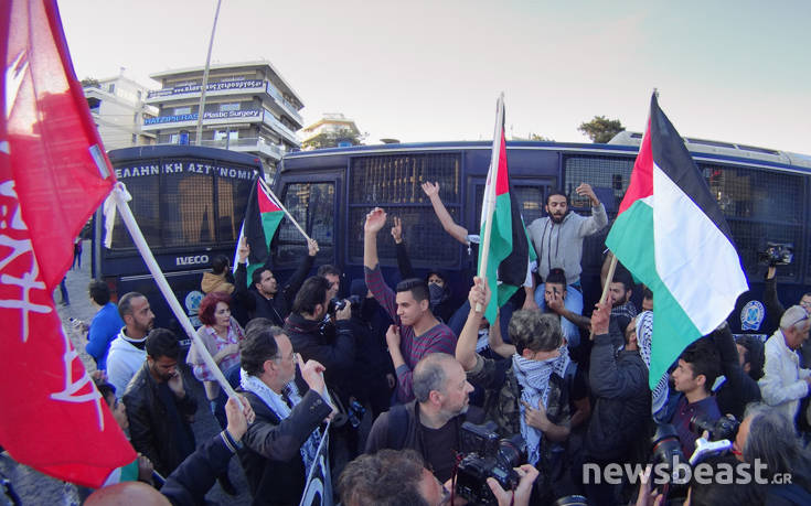 Στην ισραηλινή πρεσβεία η πορεία των Παλαιστινίων