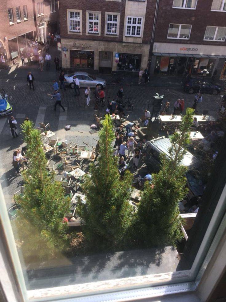 Αυτοκίνητο έπεσε πάνω σε πεζούς στη δυτική Γερμανία