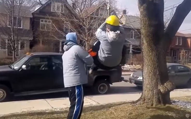 Να πώς περνούν κάποιοι στη δουλειά