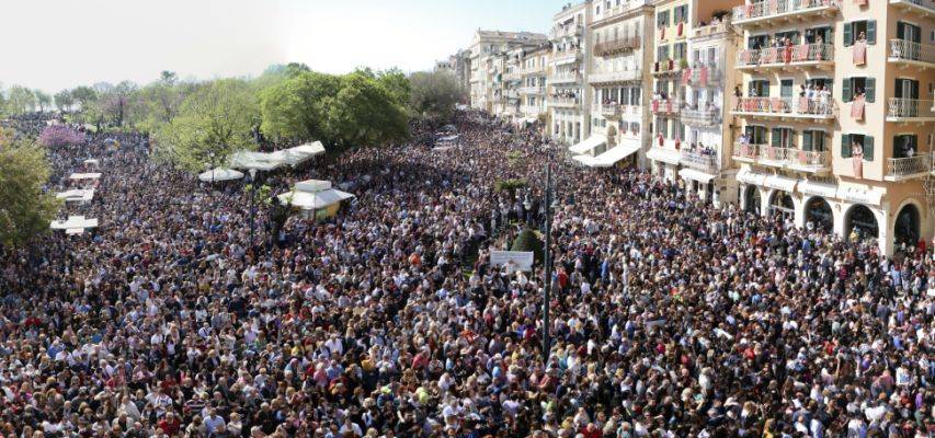 «Πνίγηκε» στους τουρίστες η Κέρκυρα