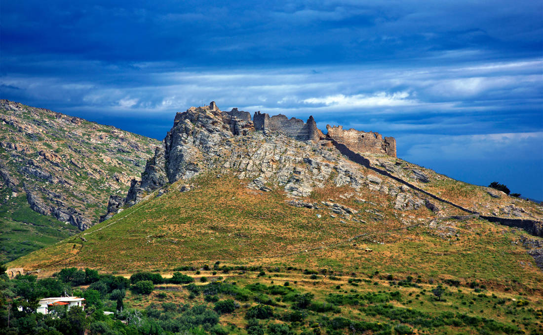 Το επιβλητικό Castello Rosso της Εύβοιας