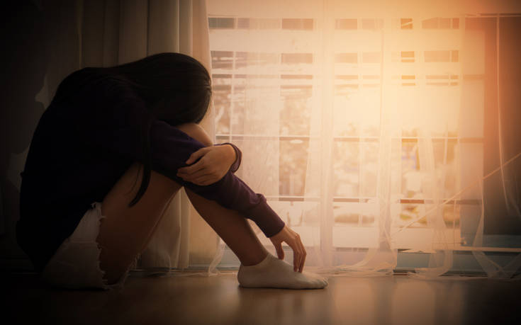 Δεκατετράχρονη πήδηξε από το παράθυρο γιατί οι γονείς της δε την άφησαν να πάει σε πάρτι