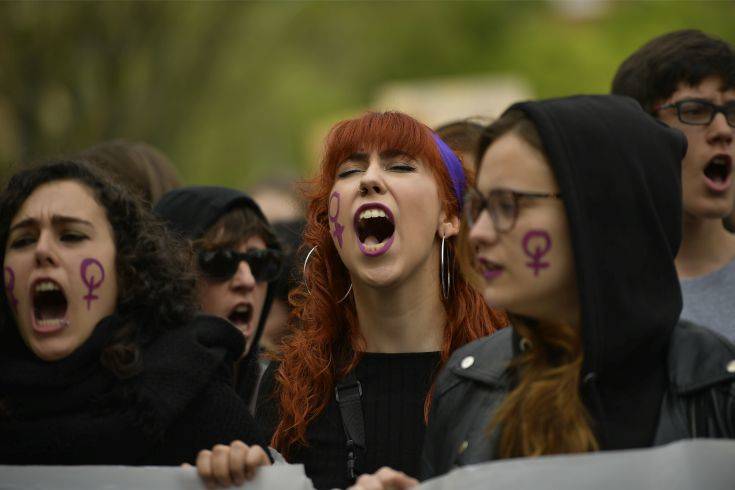 Νέο κύμα οργής για την «Αγέλη των Λύκων» και το βιασμό έφηβης στην Ισπανία