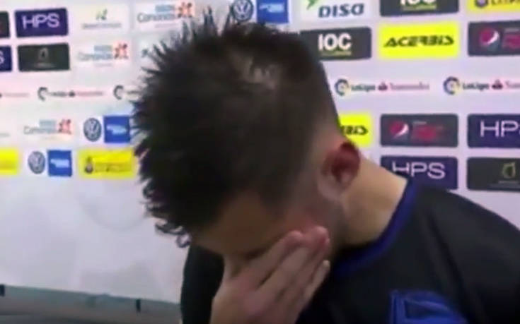 Ποδοσφαιριστής έβαλε τα κλάματα on camera επειδή δεν παίζει βασικός