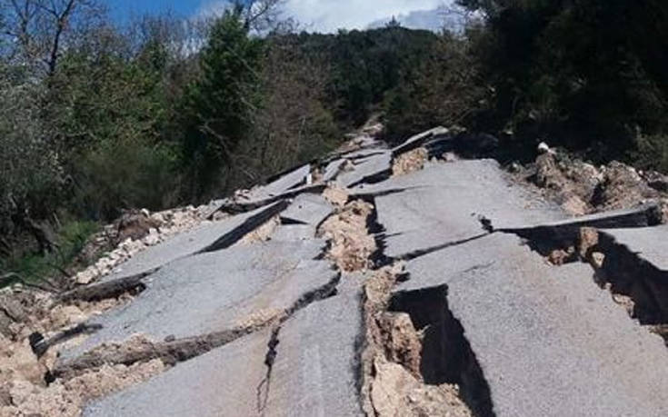 Άνοιξε η γη σε χωριό της Πρέβεζας