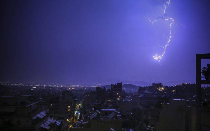 Προβλήματα στην Αττική από την ισχυρή καταιγίδα